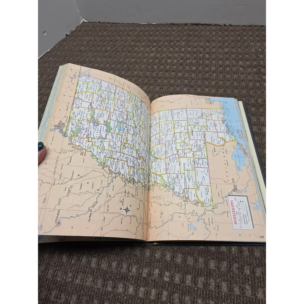 Hammond Family Reference World Atlas 1972 Doubleday Hardcover Vintage Map Book